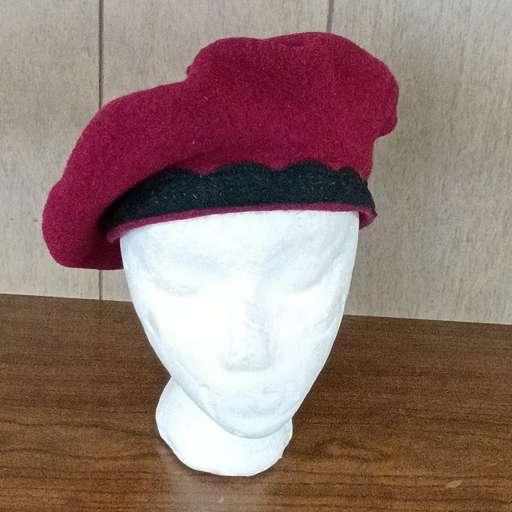 Doncaster Womens One Size Wool Beret Burgundy Gray Hat French Chic Cozy Warm - Picture 2 of 8